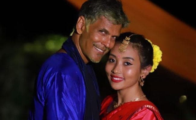 शादी के बाद मिलिंद सोमन-अंकिता कोनवार की पहली तसवीर, निहारते रह गये बस