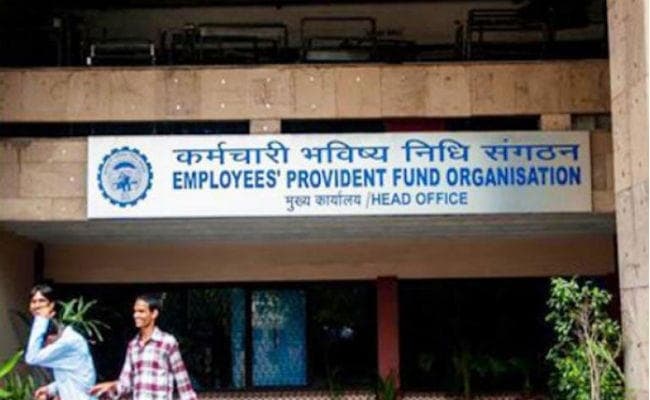 सरकार कर रही एक और झटका देने की तैयारी, कम की जा सकती हैं इंप्लाइज प्रोविडेंट फंड की ब्याज दर