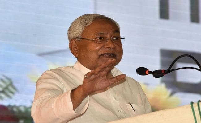CM नीतीश ने नालंदा में समाजसेवी स्व. रामेश्वर प्रसाद के घर जाकर शोक संतप्त परिवार से की मुलाकात