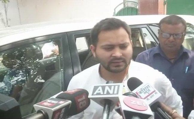 लालू को एम्स से रांची भेजने पर भड़के तेजस्वी, कहा- मुझे आश्चर्य है कि यह…