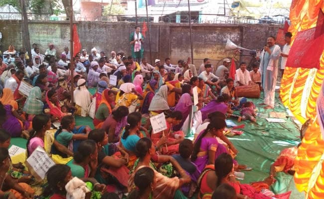 झारखंड के मनरेगा मजदूरों ने बैंक भुगतान में हो रही समस्याओं के समाधान के लिए RBI गवर्नर को लिखा पत्र