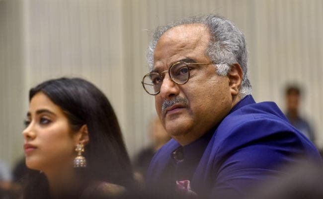 जाह्नवी-खुशी संग बोनी कपूर ने लिया श्रीदेवी का नेशनल अवार्ड, भावुक हुए