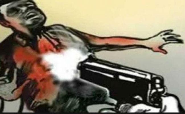 लातेहार : उग्रवादियों ने कोयला लदे तीन ट्रकों को फूंका, चालक को मारी गोली