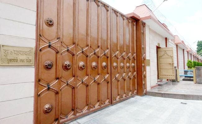 यूपी के पूर्व मुख्यमंत्री सरकारी बंगलों के हकदार नहीं : सुप्रीम कोर्ट
