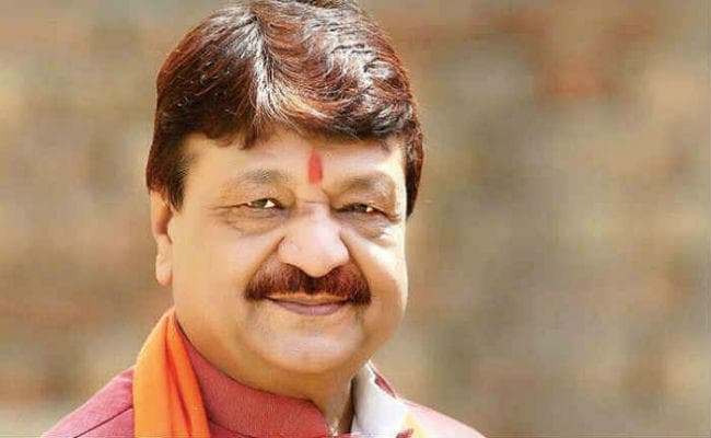 पंचायत चुनाव : आज थम जायेगा प्रचार का शोर, धूप में पसीना बहा रहे हैं कैलाश विजयवर्गीय