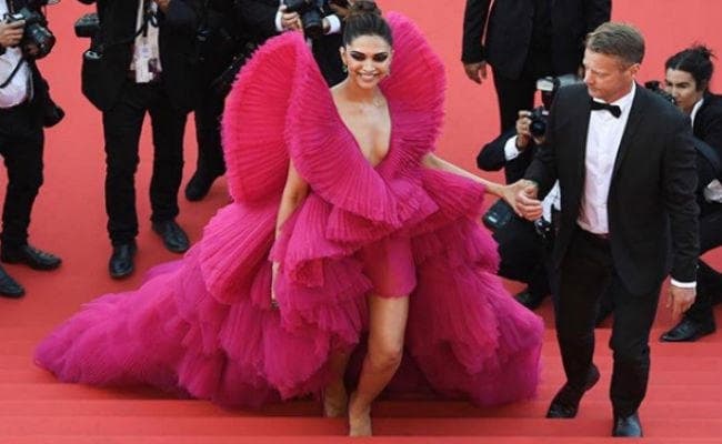 Cannes 2018: पिंक गाउन में दीपिका का जलवा, शिमरी कैटसूट में छाईं कंगना रनौत