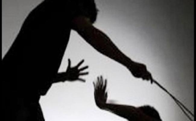 पीट-पीटकर की पत्नी की हत्या, अपराध छिपाने के लिए लाश को जमीन में गाड़ा
