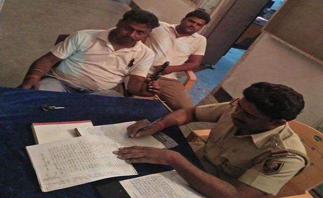 पिस्टल चमकाने वाले छात्र नेता से JDU ने किया किनारा, लापरवाही बरतने वाले दारोगा निलंबित
