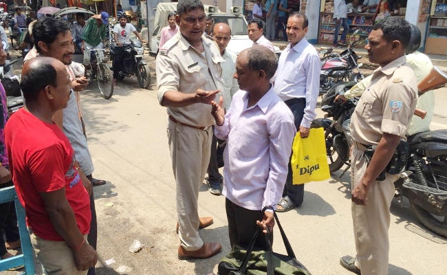 रमजान की खरीदारी करने आये गुमला के व्यापारी से रांची में दिन-दहाड़े एक लाख की लूट