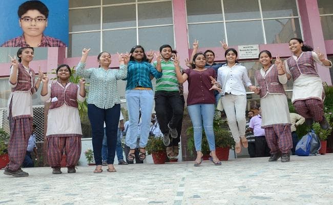 CBSE 10th Result 2018 : पटना जोन में कुल 87.81 फीसदी छात्र हुए सफल, रोहित राज को मिले 99.2% अंक