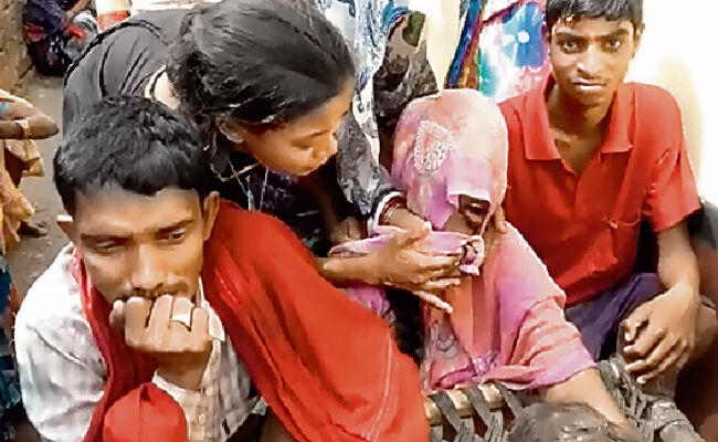 दोपहर में अचानक छाये बादल, चली चक्रवाती हवा, बक्सर में वज्रपात से तीन मरे