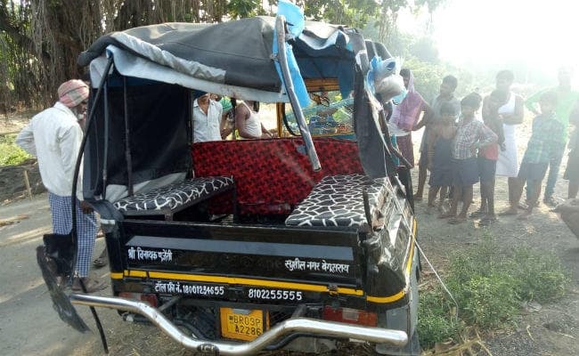 बेकाबू ट्रक के धक्के से ऑटो सवार पांच लोगों की मौत, विक्रमशिला पुल पर जाम में फंसा रहा गया एंबुलेन्स