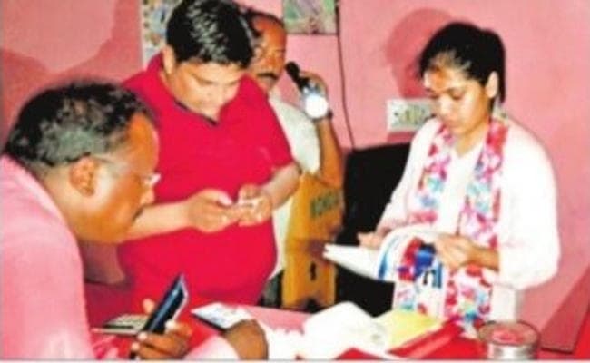 Jharkhand : गिरिडीह में BJP नेताओं की हाइ-प्रोफाइल पार्टी पर SDM का छापा, ‘मीटिंग’ छोड़कर भागे पार्षद