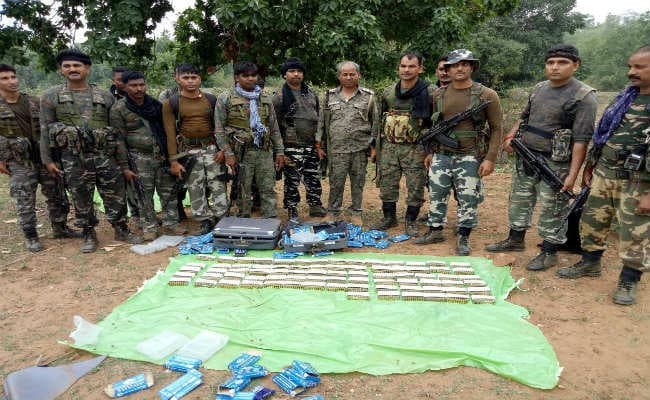 सर्च अॅापरेशन में लातेहार से बड़ी मात्रा में हथियार बरामद