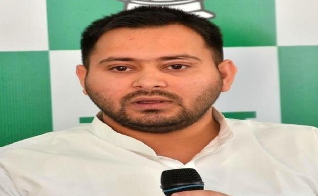 कांग्रेस को तेजस्वी की सलाह, 2019 में भाजपा से मुकाबला करने के लिए छोड़ना होगा ‘अहंकार”