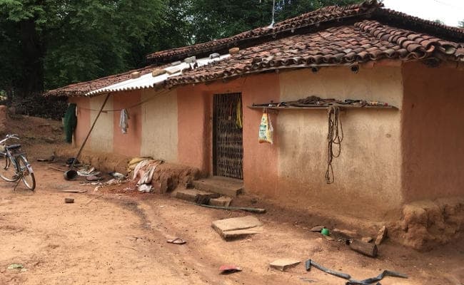 VIDEO : खूंटी के घाघरा गांव में अब भी पसरा है सन्नाटा, पुलिस के डर से घर छोड़कर भागे ग्रामीण