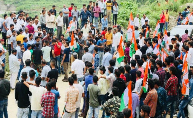 नीले रंग की जींस और सफेद रंग की टीशर्ट में नजर आयेंगे कांग्रेस ‘युवा ब्रिगेड” के कार्यकर्ता