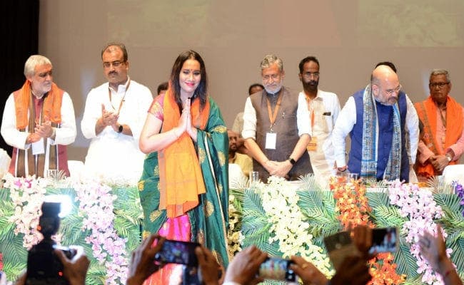मनोज तिवारी, रवि किशन, पवन सिंह की राह चलीं भोजपुरी सिंगर कल्पना, हुईं BJP में शामिल