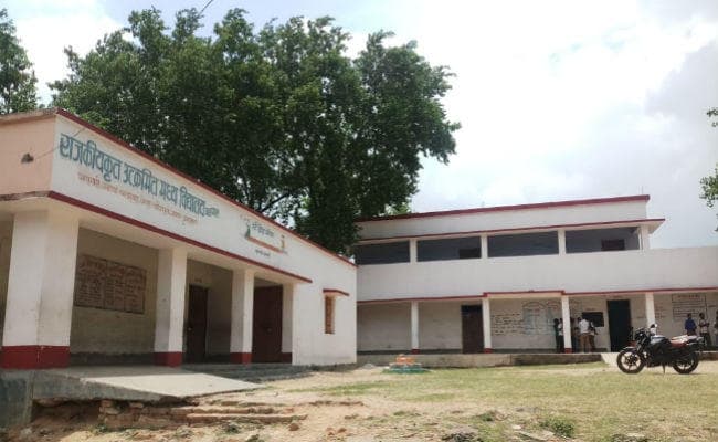 कोडरमा : सरकारी स्कूल में ब्लास्ट में दो बच्चे घायल, बैट्री और तार से खेल रहे थे बच्चे