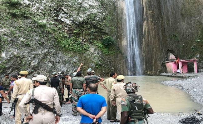 जम्मू-कश्मीर : सियार बाबा जलप्रपात पर चट्टान गिरने से 4 की मौत, 25 जख्मी