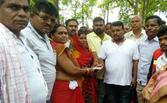 झारखंड : बरकट्ठा में हाथियों के समूह ने दो लोगों को कुचलकर मार डाला, एक सप्ताह से भारी तबाही