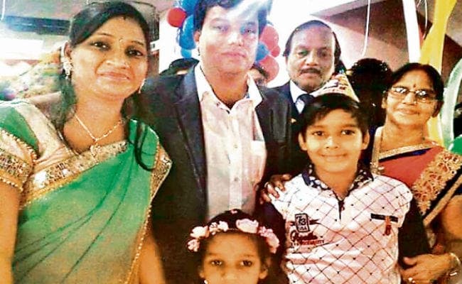 हजारीबाग : महेश्वरी परिवार के छह सदस्यों की मौत मामला, प्रारंभिक जांच रिपोर्ट में मिले हत्या के साक्ष्य हजारीबाग : महेश्वरी परिवार के छह सदस्यों की मौत मामला, प्रारंभिक जांच रिपोर्ट में मिले हत्या के साक्ष्य