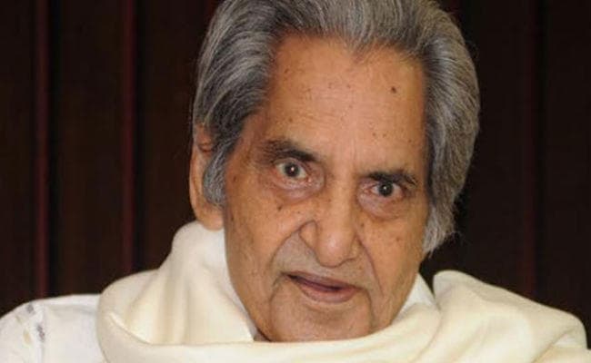 RIP गोपालदास नीरज : ”शोखियों में फूलों का शबाब” घोलनेवाले गीतकार का जाना