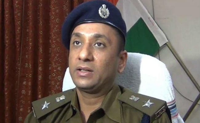देवघर : श्रावणी मेले की ड्यूटी में आये 27 अधिकारी व 50 पुलिसकर्मी कर्तव्यहीनता के आरोप में सस्पेंड