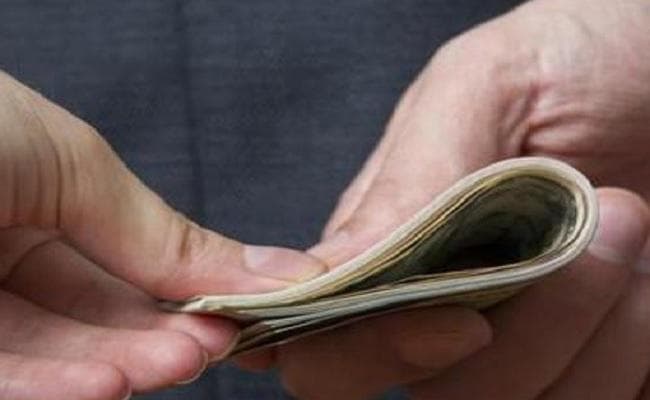 बिहार : नालंदा में पुलिस अवर निरीक्षक दस हजार रुपये रिश्वत लेते हुए गिरफ्तार