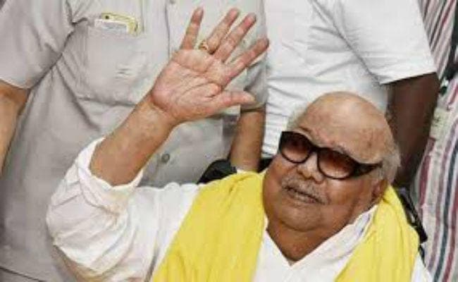 आईसीयू में हैं करूणानिधि, अस्पताल मिलने गए पलानीस्वामी