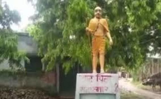 शाहजहांपुर : योगीराज में महात्मा गांधी भी हुए ‘भगवा”, जिला प्रशासन ने दिये जांच के आदेश