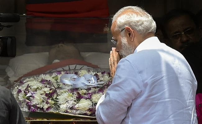करुणानिधि का ऐसा रहा राजनीतिक सफर, तमिलनाडु में शख्सियत आधारित दो ध्रुवीय राजनीति का पटाक्षेप