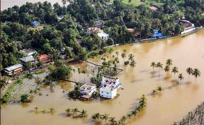 राजनाथ सिंह ने किया बाढ़ प्रभावित केरल का दौरा – NDRF ने बीमार बच्ची को बचाया, वीडियो वायरल
