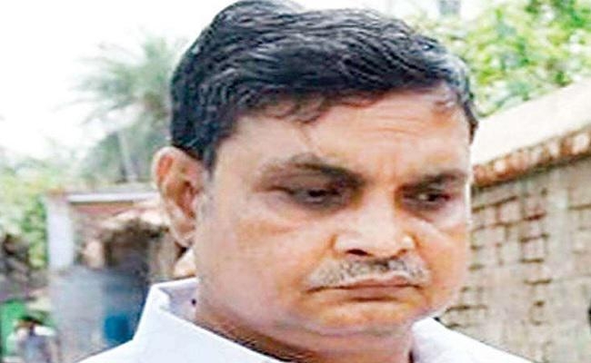 मुजफ्फरपुर कांड : जेल में ब्रजेश ठाकुर के पास से मिले हाईप्रोफाइल लोगों के नंबर मामले में 3 पुलिसकर्मी सस्पेंड