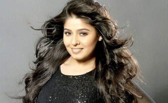 B''Day: घर से बगावत कर सुनिधि चौहान ने की थी शादी, हो गईं थीं बेघर