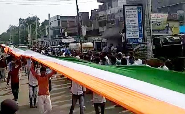 जहानाबाद : एक किलोमीटर लंबे तिरंगे के साथ निकाली गयी ”तिरंगा यात्रा”, देखें वीडियो