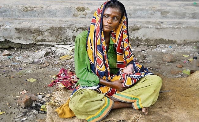 सीवान : प्रसूता ने कूड़े की ओट में जना बच्चा