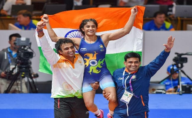 विनेश फोगाट ने इतिहास रचा, एशियाई खेलों में स्वर्ण जीतने वाली पहली महिला पहलवान बनीं