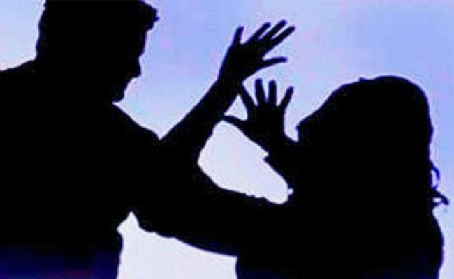 पत्नी को प्रताड़ित करने के आरोप में IPS अधिकारी के खिलाफ मामला दर्ज