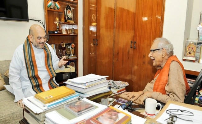 कुलदीप नैयर के निधन पर राजनीतिक दलों ने दी श्रद्धांजलि, शाह, येचुरी, शरद, ममता ने ऐसे किया याद कुलदीप नैयर के निधन पर राजनीतिक दलों ने दी श्रद्धांजलि, शाह, येचुरी, शरद, ममता ने ऐसे किया याद