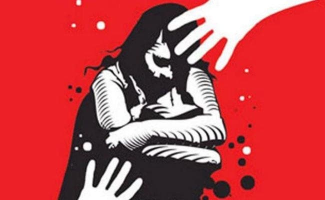 OMG: एसपी ऑफिस के सामने जब महिला दारोगा की मांग में जबरन सिंदूर भरने लगा सिरफिरा…