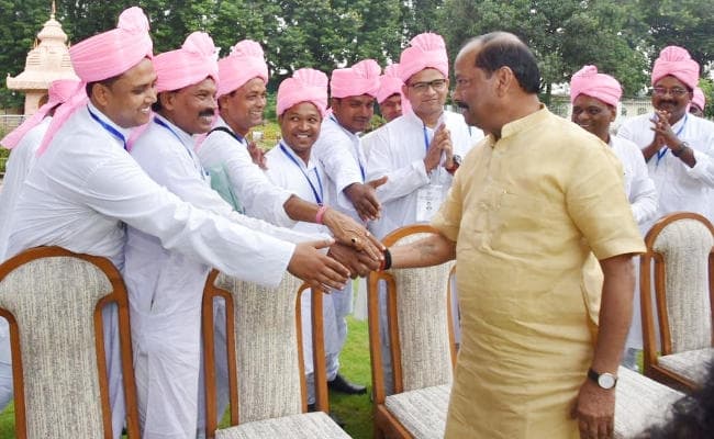 26 किसानों का दल इस्राइल रवाना, रघुवर बोले : उन्नत तकनीक, उन्नत किसान, झारखंड की नयी पहचान