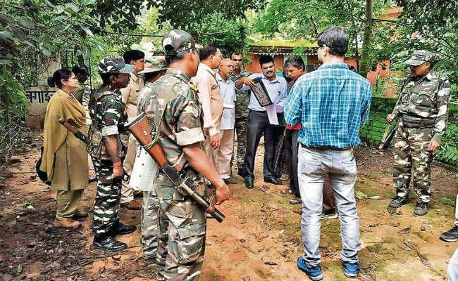 भीमा कोरेगांव मामले में झारखंड में भी छापा, स्टेन स्वामी के घर व दफ्तर से 22 सीडी, लैपटॉप व फोन जब्त भीमा कोरेगांव मामले में झारखंड में भी छापा, स्टेन स्वामी के घर व दफ्तर से 22 सीडी, लैपटॉप व फोन जब्त