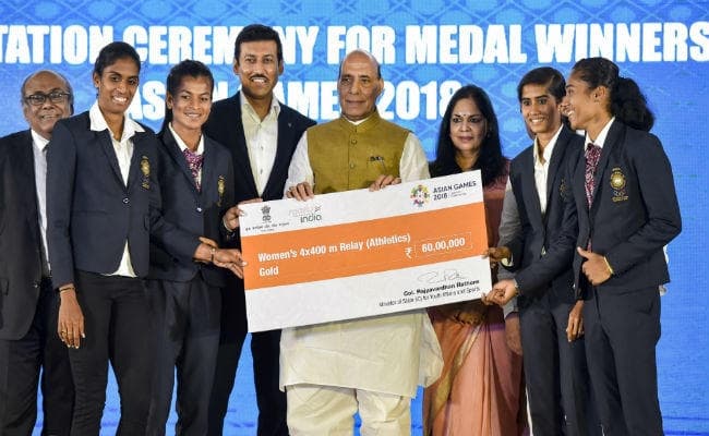 मोदी सरकार ने एशियाई खेलों के पदक विजेताओं को नकद परस्कार देकर सम्मानित किया
