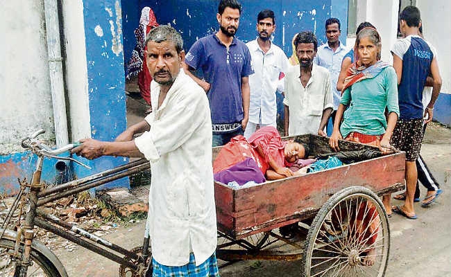 बिहार में भारत बंद का असर, रोकीं ट्रेनें, हुई तोड़फोड़, जाम में फंसा मरीज, हुई मौत, तो कहीं नहीं मिला एंबुलेंस, ठेले पर गया मरीज