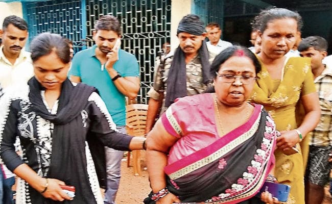 इटखोरी में सीडीपीओ रिश्वत लेती गिरफ्तार