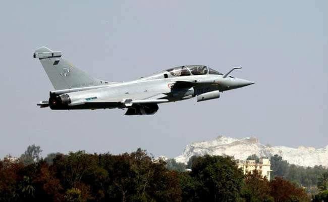 रॉफेल विमान में अरबों का घोटाला, कांग्रेस ने किया पुरूलिया डीएम के समक्ष प्रदर्शन