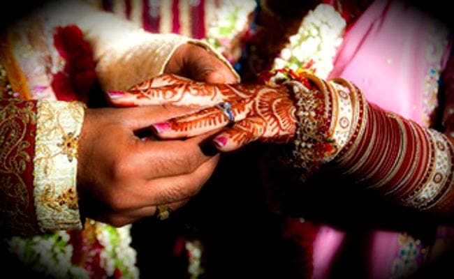 चेतावनी के बावजूद तीन बच्चों की मां ने युवक से नहीं तोड़ा अवैध संबंध, फिर…