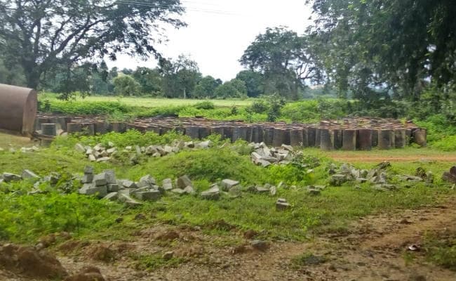 सिमडेगा : अज्ञात अराधियों ने 33 ड्रम अलकतरा की चोरी कर ली