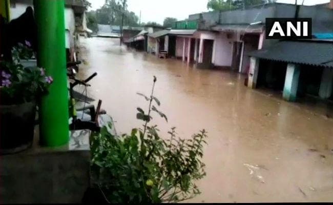 चक्रवाती तूफान ‘डे” ने पार किया ओडिशा तट, कई हिस्सों में भारी बारिश, मौसम विभाग ने जारी की चेतावनी